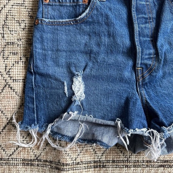 Levi’s Ribcage Shorts - Picture 6 of 7